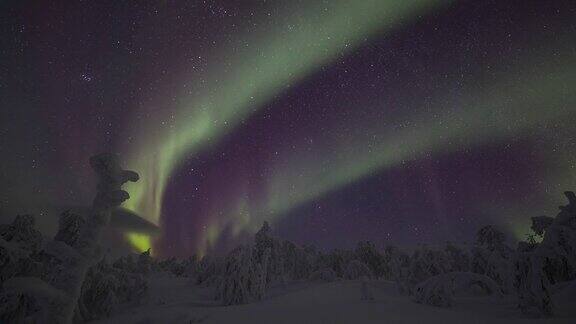 芬兰拉普兰帕拉斯伊拉斯图里国家公园北极光的时间流逝