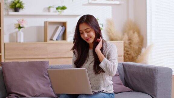 企业家美丽的商业亚洲年轻女性穿休闲工作与笔记本电脑在家里自由职业妇女工作网上销售营销网上购物在家里小型企业创业概念