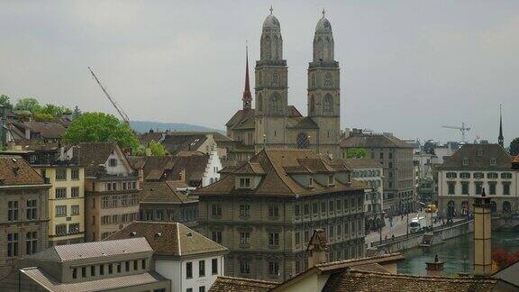 苏黎世著名的大教堂屋顶城市景观慢镜头全景4k瑞士