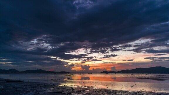 日落在泰国宋卡省南部湖泊的时间流逝