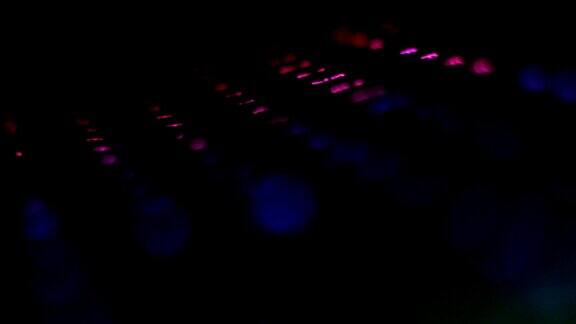 游戏键盘的特写与RGB照明