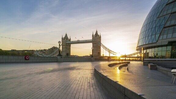 伦敦塔桥的日出时间