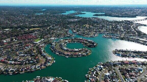 澳大利亚新南威尔士州的城市景观和悉尼港的4K无人机鸟瞰图