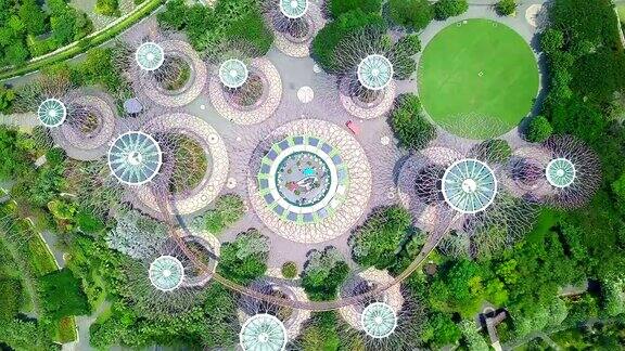 鸟瞰新加坡城市的格罗夫花园