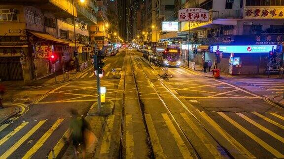 中国香港夜间有轨电车快速移动的时间流逝