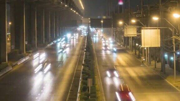 4K分辨率延时拍摄曼谷泰国首都曼谷晚上拥挤的交通堵塞交通灯在泰国高速公路上的条纹