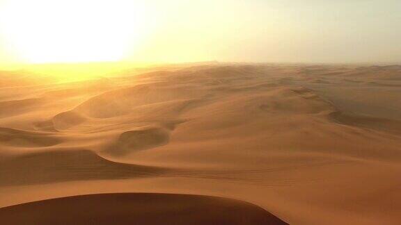 纳米比亚沙漠的最后一缕阳光