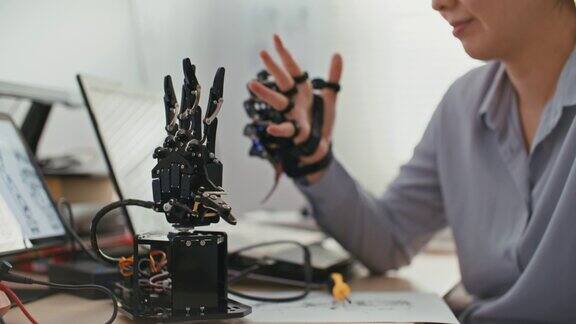 机械手手臂由工程师开发工程师在研究实验室