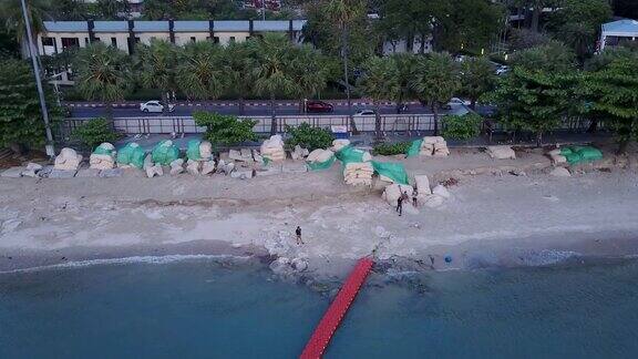沙袋保护泰国春武里芭堤雅海滩的侵蚀