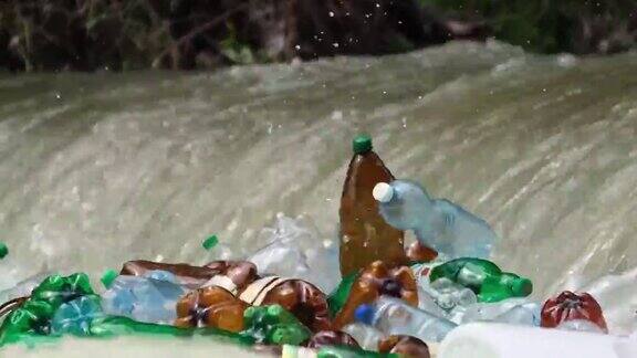 山上的河流里有很多塑料垃圾生态学的问题