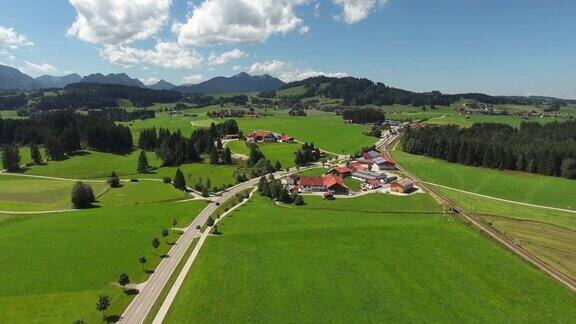 德国巴伐利亚州奥尔高东部的艾森伯格村庄