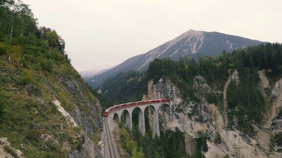 火车过桥瑞士