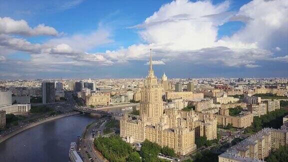 俄罗斯晴天莫斯科城河湾著名酒店建筑航拍全景4k