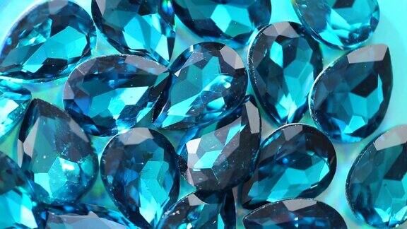 蓝色的玻璃珠美丽的珠宝和宝石闪亮美丽闪亮的背景