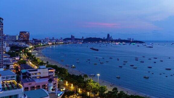 时光流逝:芭堤雅湾海滩和城市从白天到夜晚泰国春武里;放大