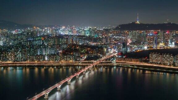 从韩国首尔市Yeouido商业区到北首尔塔横跨汉江大桥的夜景