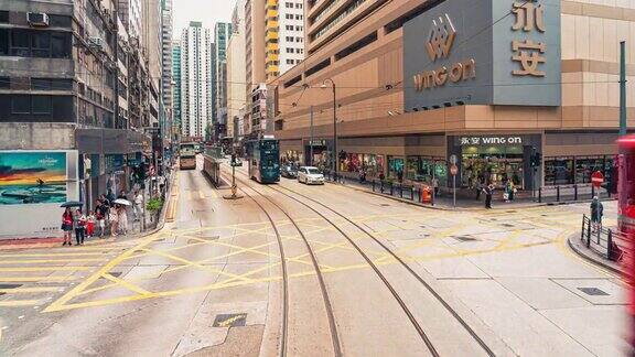 由移动的电车拍摄的香港市区景观