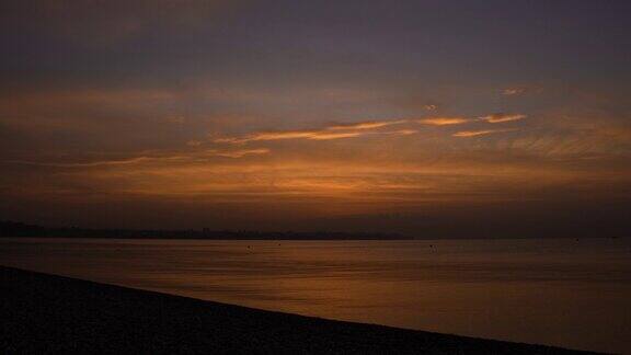 安塔利亚海滩上的日出