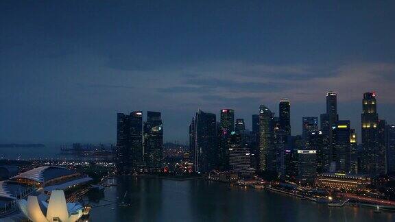 黄昏时新加坡的空中摇摄