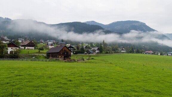 奥地利山谷全景4k时间流逝的云在夏天的时间