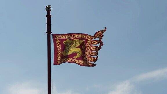 威尼斯的旗帜在风中飘扬