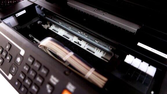 多功能打印机在工作场所使用