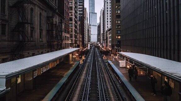 芝加哥环线地铁车站的PAN高角度视图