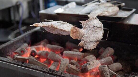 火炉烤鱼泰国街头小吃