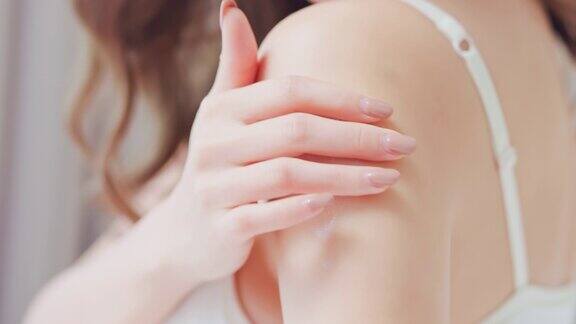 女性手臂皮肤护理