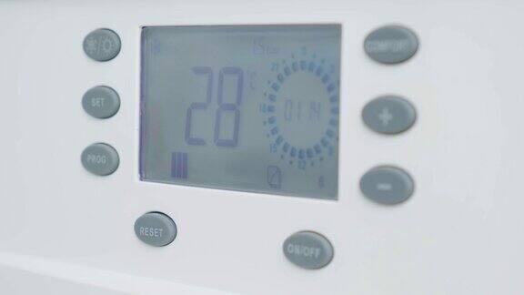 冬季家庭供暖燃气锅炉智能控制面板随温度升高的闭合现代家居设备