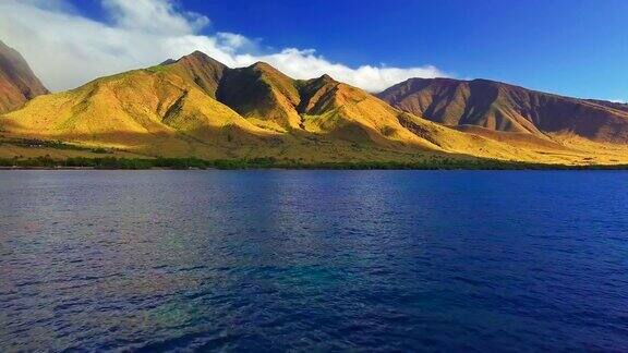 夏威夷毛伊岛鸟瞰图飞越海洋
