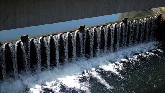 从水坝流出的水慢动作水坝瀑布