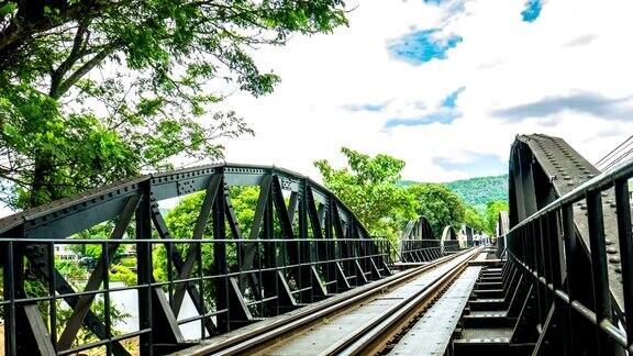 人们在桂河大桥上的时间流逝泰国北碧府死亡铁路