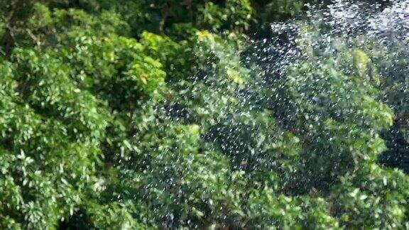 水滴落下水花飞溅