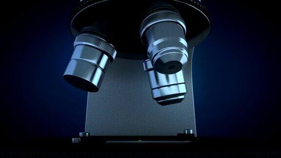 科学显微镜在黑暗的实验室旋转它的金属镜头
