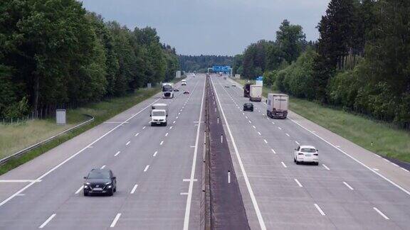 奥地利高速公路上交通的时间间隔