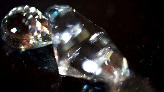 海蓝宝石珍贵精致的宝石有蓝色的光泽各种各样的水苍玉珍贵的矿物质