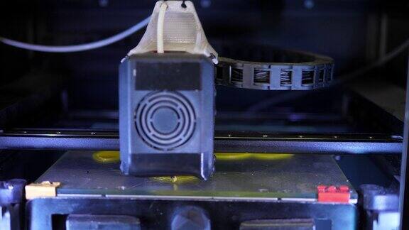 一种3D打印机可以创造出三维几何形状