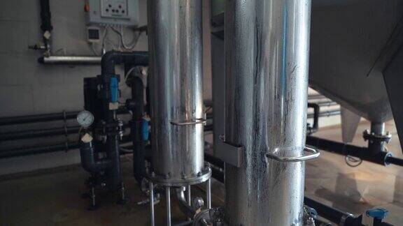 工业水净化和过滤设备钢罐和水库在纯饮用水生产工厂