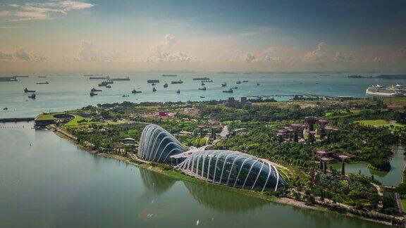 新加坡飞行鸟瞰海岸和花园4k时间流逝
