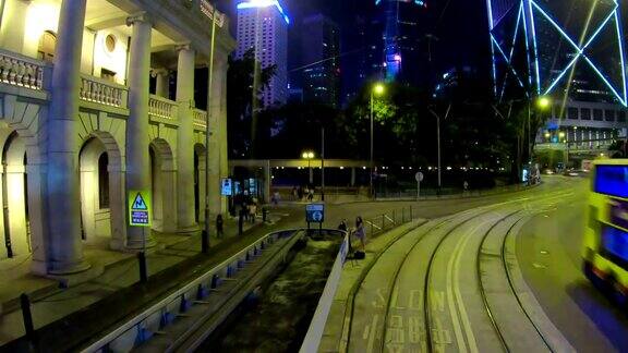 从电车上看香港繁忙的街道