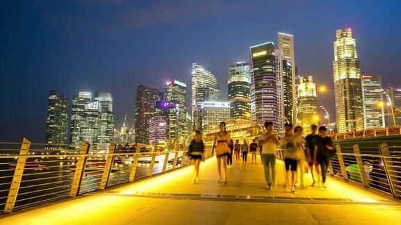 4K延时:新加坡行人桥上的人群