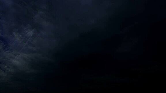 夜间的雷暴云顶部有光线4k间隔拍摄循环