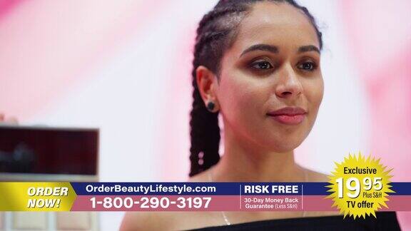 电视商业信息蒙太奇:女主持人化妆师使用腮红调色板上美丽的黑色模型目前的美容产品化妆品播放电视广告频道长版本