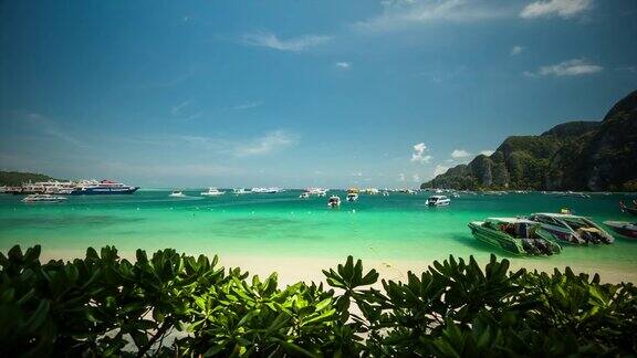 泰国安达曼海南部甲比岛的皮皮岛海滩