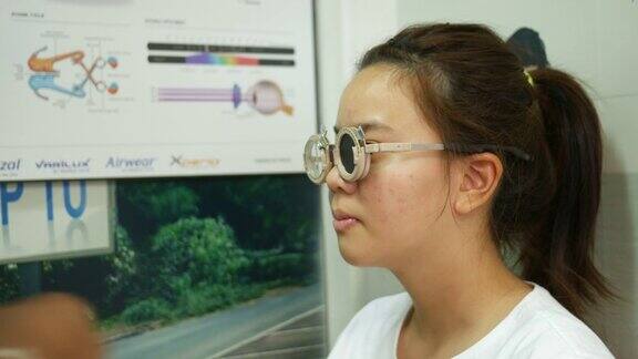 有镜片测定设备的眼镜商