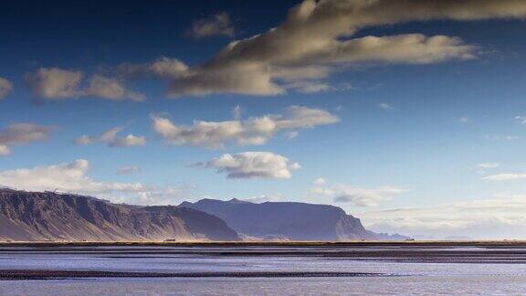 云在黑冰岛海滩河口上-时间流逝