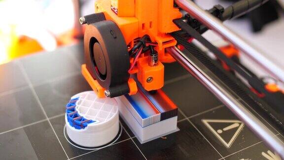 三维3D打印机的行动
