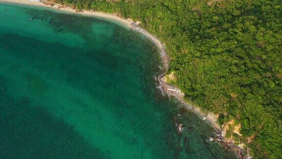 4kb卷鸟瞰图热带景观白沙滩在高兰芭堤雅