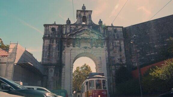 葡萄牙里斯本历史城区的经典有轨电车